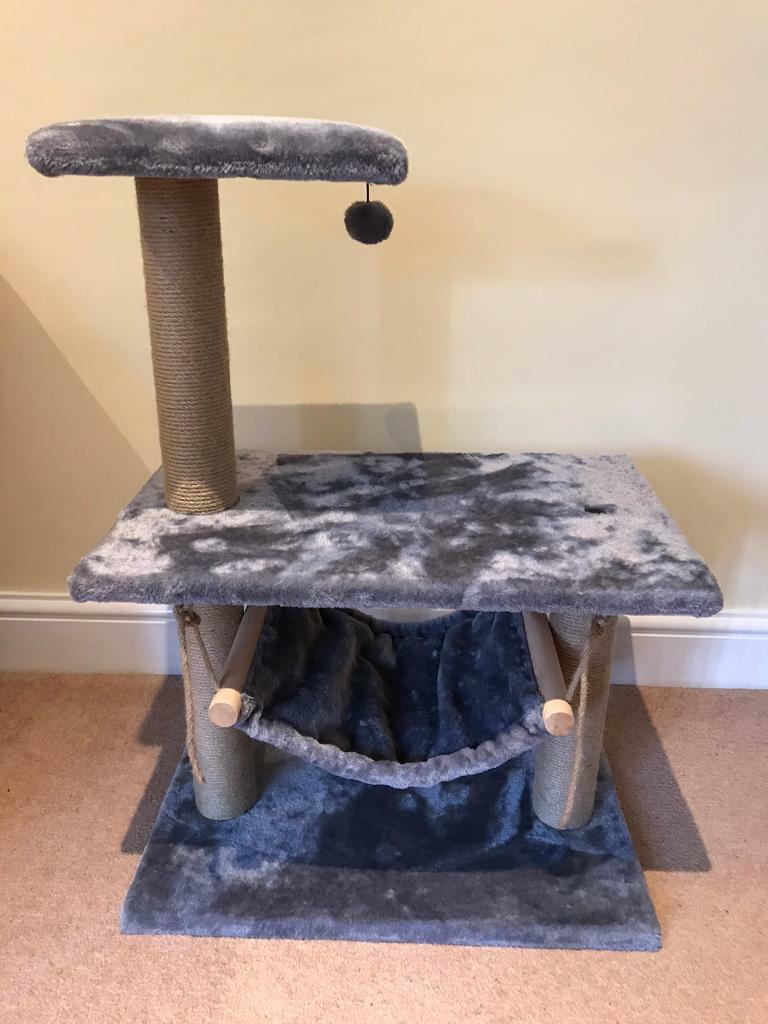 gumtree cat scratching post